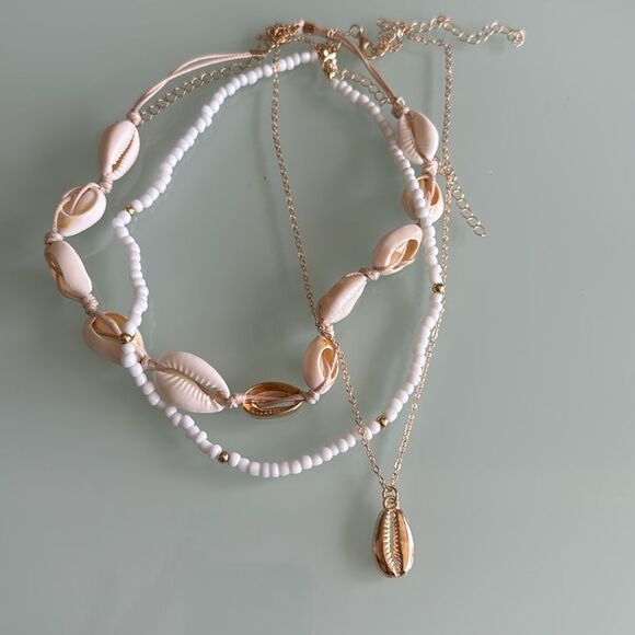 White Shell Layered Necklace A1416 - Picture 2 of 3